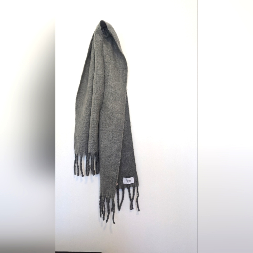 Oversized Blanket Grey Scarf
